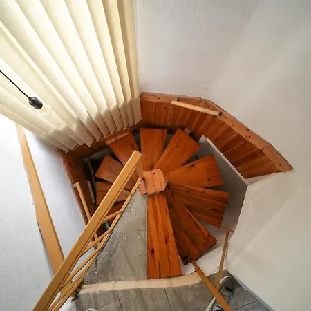 Apartment Grandpa House-attic App 4