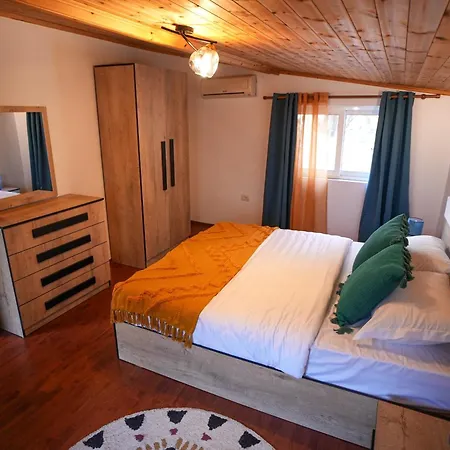 Grandpa House-attic App 4 * Tirana